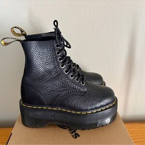 Dr. Martens 1460 Pascal Max Platform